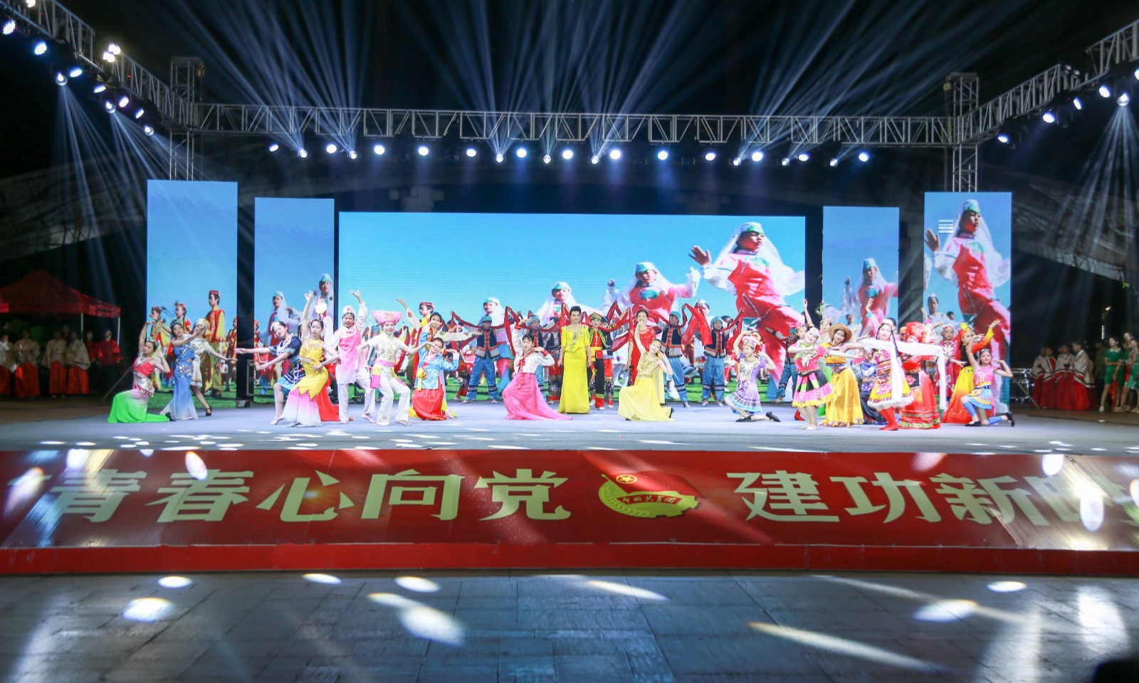 乐玩体育,乐玩(中国)参与2019年纪念五四运动100周年主题颁奖晚会表演